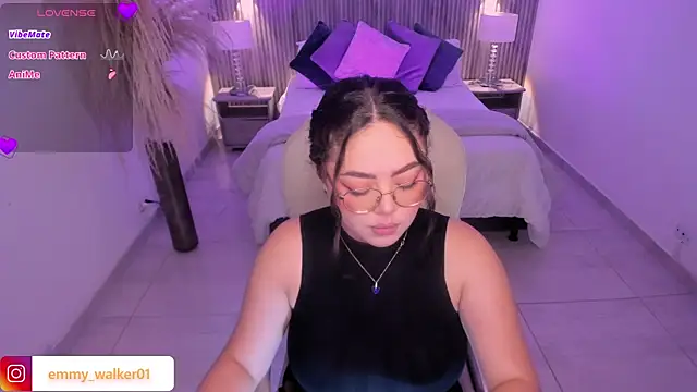 Snapshot of emmy_walker chatting on 11-05-25, 11:10 emmy walker online show from 11-05-25, 11:10