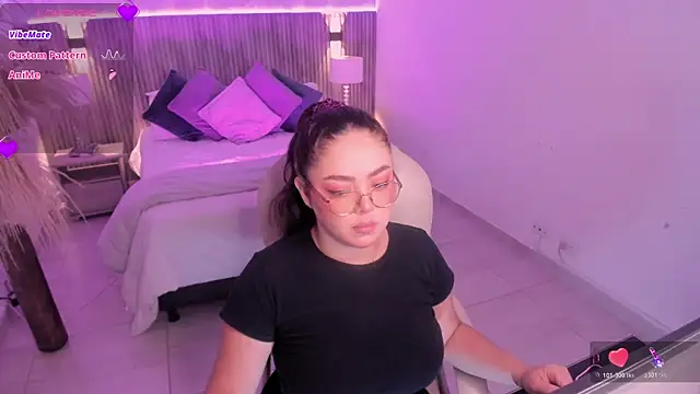 Snapshot of emmy_walker chatting on 11-06-25, 11:00 emmy walker online show from 11-06-25, 11:00