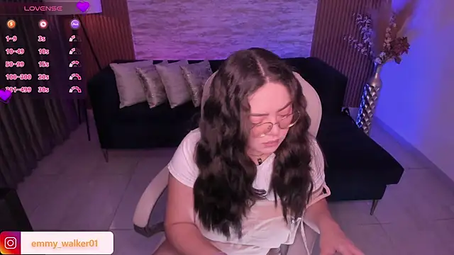 Snapshot of emmy_walker chatting on 12-04-25, 11:08 emmy walker online show from 12-04-25, 11:08