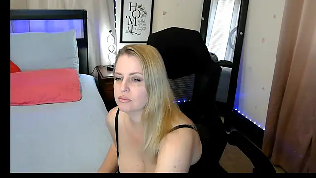 HollieBim online show from 03-21-25, 02:51