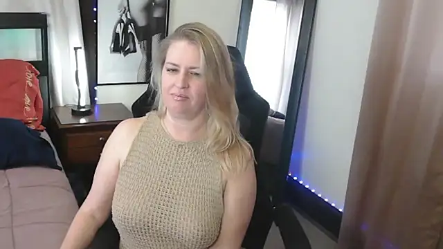 HollieBim online show from 01-06-26, 04:54