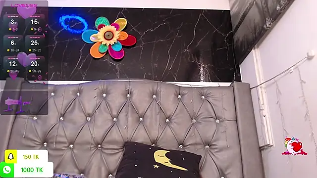 Snapshot of LAILAGUMMY chatting on 12-16-25, 02:11 LAILAGUMMY online show from 12-16-25, 02:11