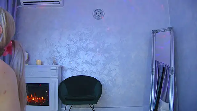 Snapshot of Michelle90u chatting on 09-28-25, 06:41 Michelle90u online show from 09-28-25, 06:41