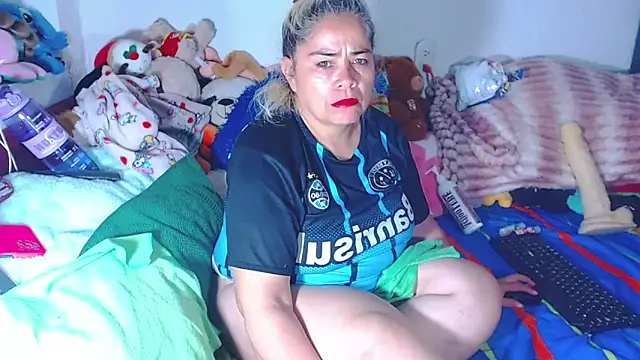 Snapshot of estrellita_fugaz16x chatting on 06-19-26, 03:44 estrellita fugaz16x online show from 06-19-26, 03:44