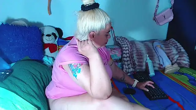 Snapshot of estrellita_fugaz16x chatting on 07-13-26, 05:21 estrellita fugaz16x online show from 07-13-26, 05:21
