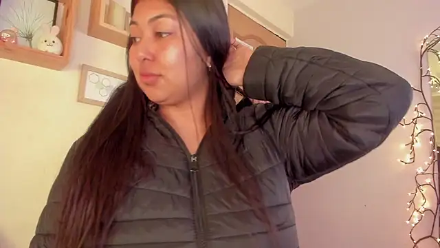 Snapshot of Pocahontas_power chatting on 12-04-24, 09:13 Pocahontas power online show from 12-04-24, 09:13