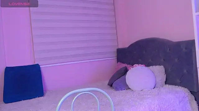 Snapshot of Pocahontas_power chatting on 12-09-24, 05:19 Pocahontas power online show from 12-09-24, 05:19