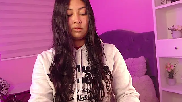 Snapshot of Pocahontas_power chatting on 01-27-25, 05:15 Pocahontas power online show from 01-27-25, 05:15