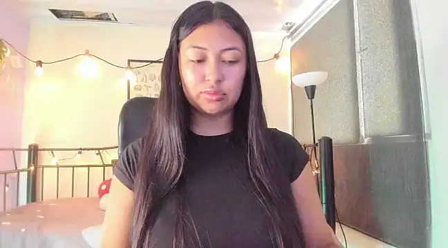 Snapshot of Pocahontas_power chatting on 02-08-25, 05:18 Pocahontas power online show from 02-08-25, 05:18