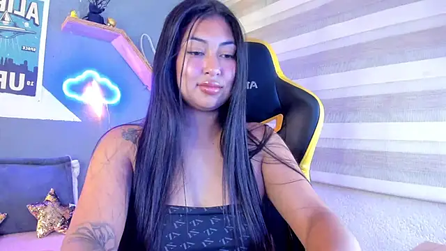 Snapshot of Pocahontas_power chatting on 02-12-25, 06:09 Pocahontas power online show from 02-12-25, 06:09