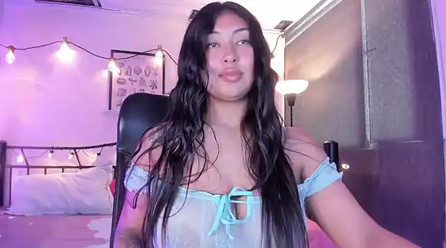 Snapshot of Pocahontas_power chatting on 02-13-25, 05:54 Pocahontas power online show from 02-13-25, 05:54