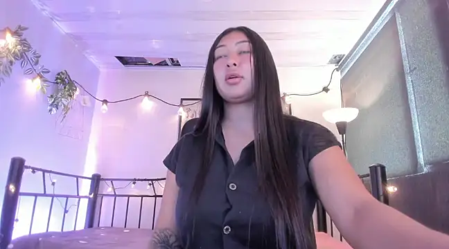 Snapshot of Pocahontas_power chatting on 02-18-25, 04:48 Pocahontas power online show from 02-18-25, 04:48