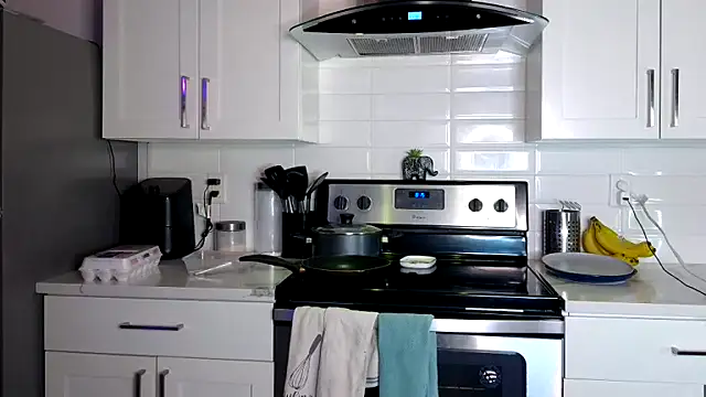 Snapshot of honeyybabyy112 chatting on 03-08-25, 04:17 honeyybabyy112 online show from 03-08-25, 04:17