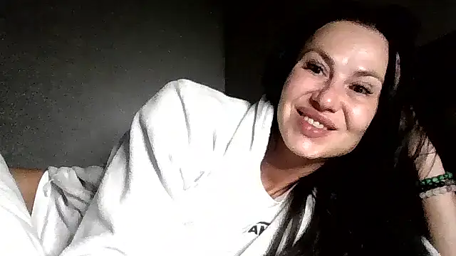 JulianaGold1 online show from 06-18-26, 09:08