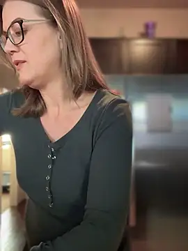 MaiseKnox online show from 11-11-25, 09:59