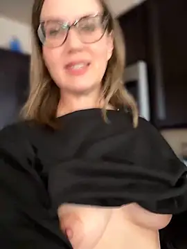 MaiseKnox online show from 04-22-26, 06:20