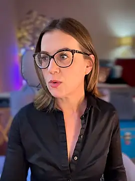 MaiseKnox online show from 05-07-26, 10:15