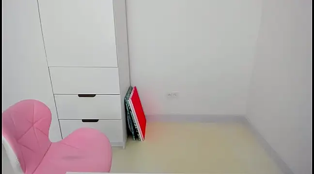 Snapshot of MiaStripDance chatting on 12-16-24, 11:01 MiaStripDance online show from 12-16-24, 11:01