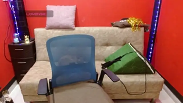 Snapshot of miss_tinnymafe chatting on 07-10-26, 03:44 miss tinnymafe online show from 07-10-26, 03:44