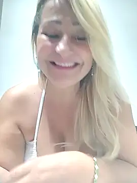 Snapshot of vivifernades chatting on 05-11-26, 11:27 vivifernades online show from 05-11-26, 11:27