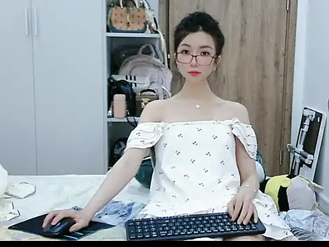 Snapshot of Cute_Ruby01 chatting on 11-29-25, 12:08 Cute Ruby01 online show from 11-29-25, 12:08