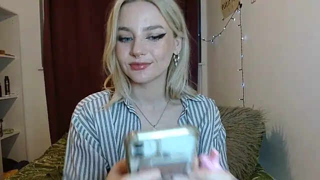 April LoveUK online show from 01-21-25, 10:41