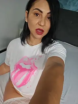 Snapshot of charrlote_love chatting on 06-29-26, 02:17 charrlote love online show from 06-29-26, 02:17