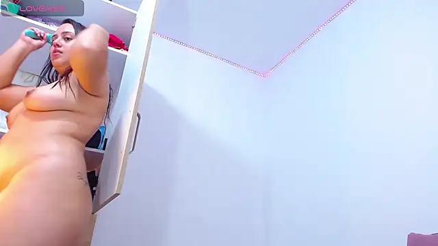 Snapshot of Luciana0226 chatting on 03-18-25, 09:53 Luciana0226 online show from 03-18-25, 09:53