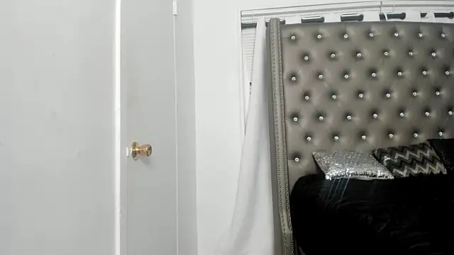 Snapshot of SashaMalone chatting on 12-04-24, 09:40 SashaMalone online show from 12-04-24, 09:40