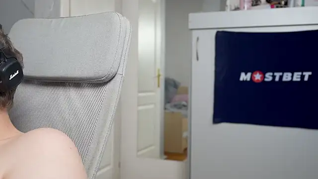 foxeslovefoxes online show from 01-08-25, 12:26