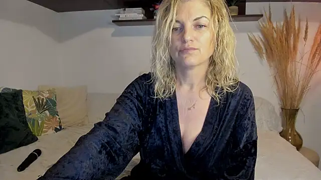 Jadore able online show from 05-22-26, 01:35