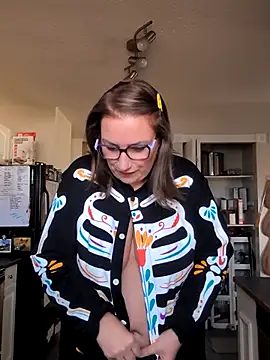 Canadian BBW online show from 10-30-25, 07:47