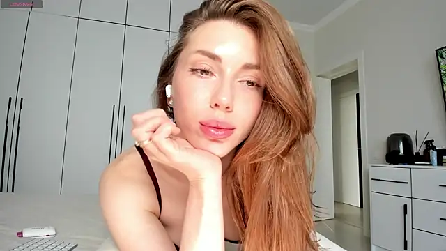  Miss Johansson  online show from 04-25-26, 01:52