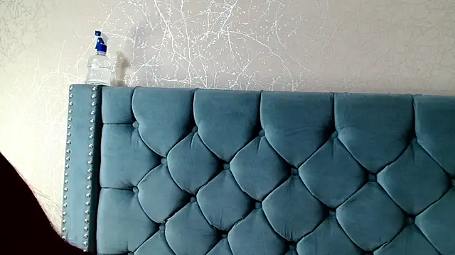 Imannejulienne online show from 11-06-25, 01:17