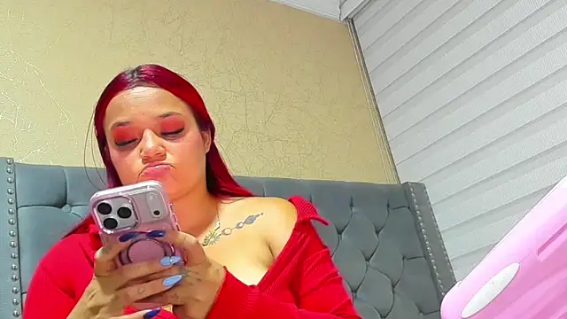 Snapshot of Imannejulienne chatting on 05-15-26, 01:12 Imannejulienne online show from 05-15-26, 01:12