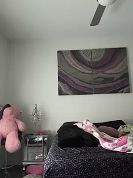 Snapshot of Blueskiiis3 chatting on 12-19-25, 02:24 Blueskiiis3 online show from 12-19-25, 02:24