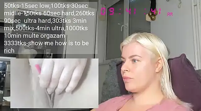 Snapshot of queenofthenighttt chatting on 12-18-24, 08:42 queenofthenighttt online show from 12-18-24, 08:42