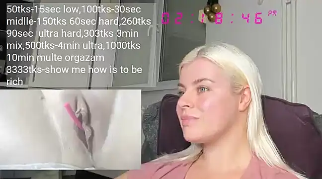 Snapshot of queenofthenighttt chatting on 12-25-24, 01:19 queenofthenighttt online show from 12-25-24, 01:19