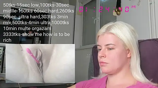 Snapshot of queenofthenighttt chatting on 02-01-25, 12:26 queenofthenighttt online show from 02-01-25, 12:26