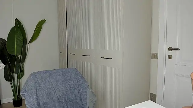 Snapshot of xx_leila chatting on 10-08-25, 10:57 xx leila online show from 10-08-25, 10:57