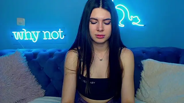 Snapshot of ViollinaLove chatting on 01-14-25, 08:41 ViollinaLove online show from 01-14-25, 08:41
