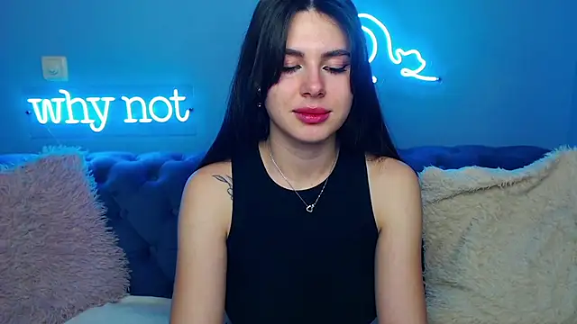 Snapshot of ViollinaLove chatting on 02-14-25, 11:53 ViollinaLove online show from 02-14-25, 11:53