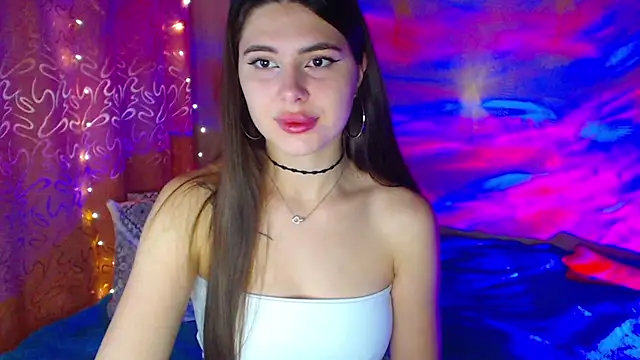 Snapshot of ViollinaLove chatting on 10-18-25, 04:37 ViollinaLove online show from 10-18-25, 04:37