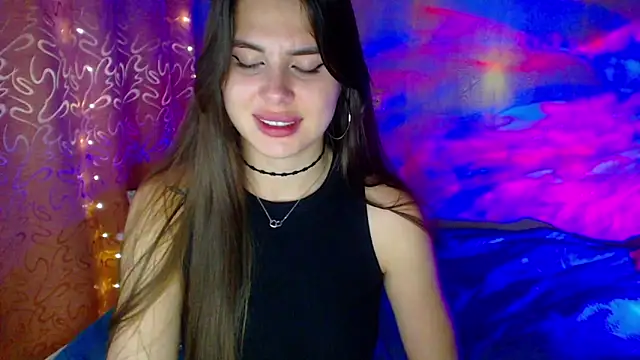 Snapshot of ViollinaLove chatting on 10-18-25, 04:41 ViollinaLove online show from 10-18-25, 04:41