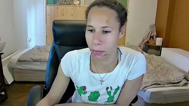 Snapshot of AaliyahHarris chatting on 05-22-26, 04:23 AaliyahHarris online show from 05-22-26, 04:23