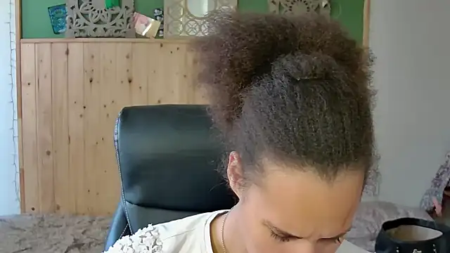 Snapshot of AaliyahHarris chatting on 05-25-26, 01:39 AaliyahHarris online show from 05-25-26, 01:39