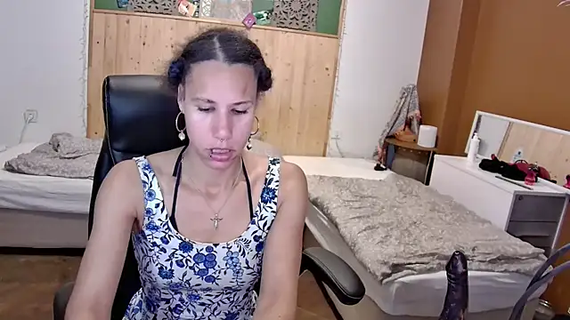 Snapshot of AaliyahHarris chatting on 06-11-26, 08:07 AaliyahHarris online show from 06-11-26, 08:07