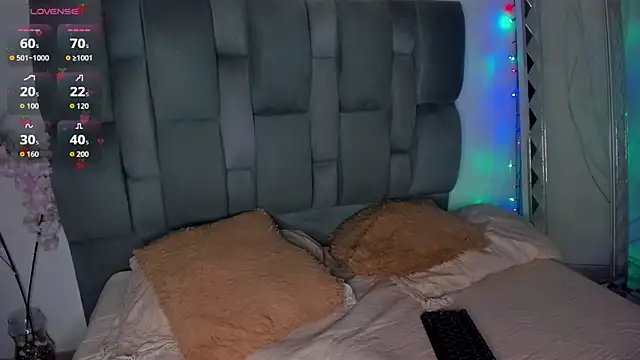 Nathalia Rodriguez online show from 12-19-25, 04:52