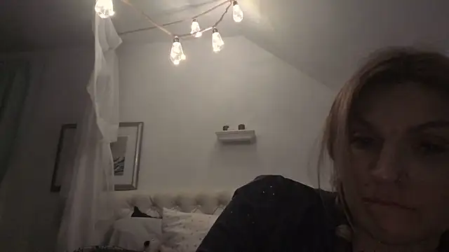 MaddisonX online show from 03-01-26, 05:20