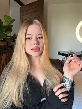 curchez  online show from 04-20-26, 08:54